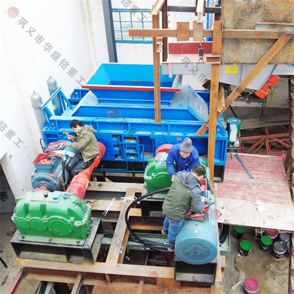 砂（shā）石（shí）骨料（liào）廠對（duì）輥製砂機工作原理以（yǐ）及出廠價格