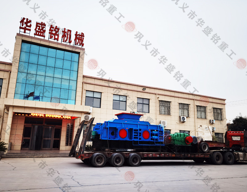 全自動液壓（yā）對（duì）輥製砂機（jī）發貨現場