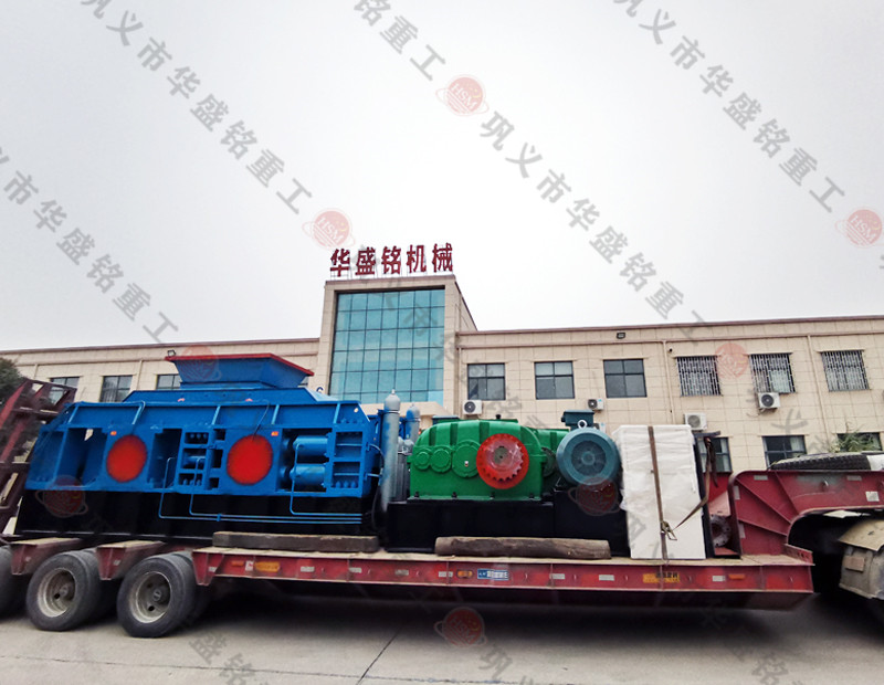 1500×800液（yè）壓對輥破碎機裝（zhuāng）車發往廣東