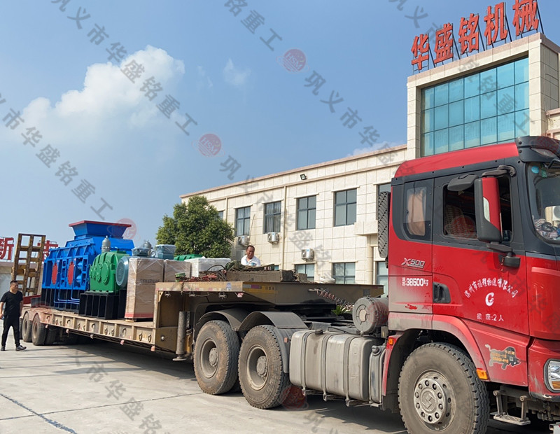 1012對輥（gǔn）製砂機發往雲南省玉溪市通許（xǔ）縣 
