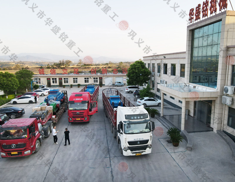 全液壓對輥製砂（shā）機發（fā）往河北 