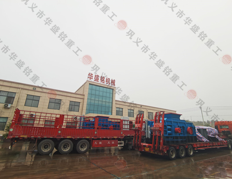 1510型液壓對輥破(pò)碎機再(zài)次裝車發往(wǎng)哈密(mì)