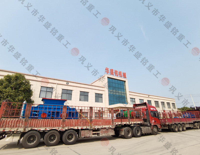 兩台2PGY1810對輥製砂機裝(zhuāng)車發往福建泉州