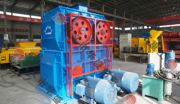 四輥破碎機液壓係統及工作原理