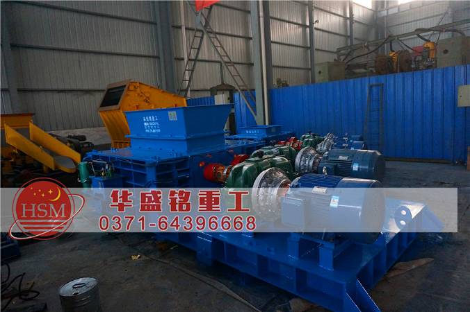 水泥熟料（liào）輥（gǔn）式破（pò）碎機