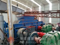 中大型（xíng）對輥破碎機機輥皮耐磨（mó）材質