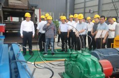 砂石（shí）廠液壓（yā）對（duì）輥（gǔn）破碎機廠家--熱烈歡迎袁書記來我廠（chǎng）參觀考察