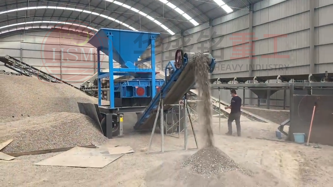 移動對輥生產現場 移動對輥(gǔn)生產現場