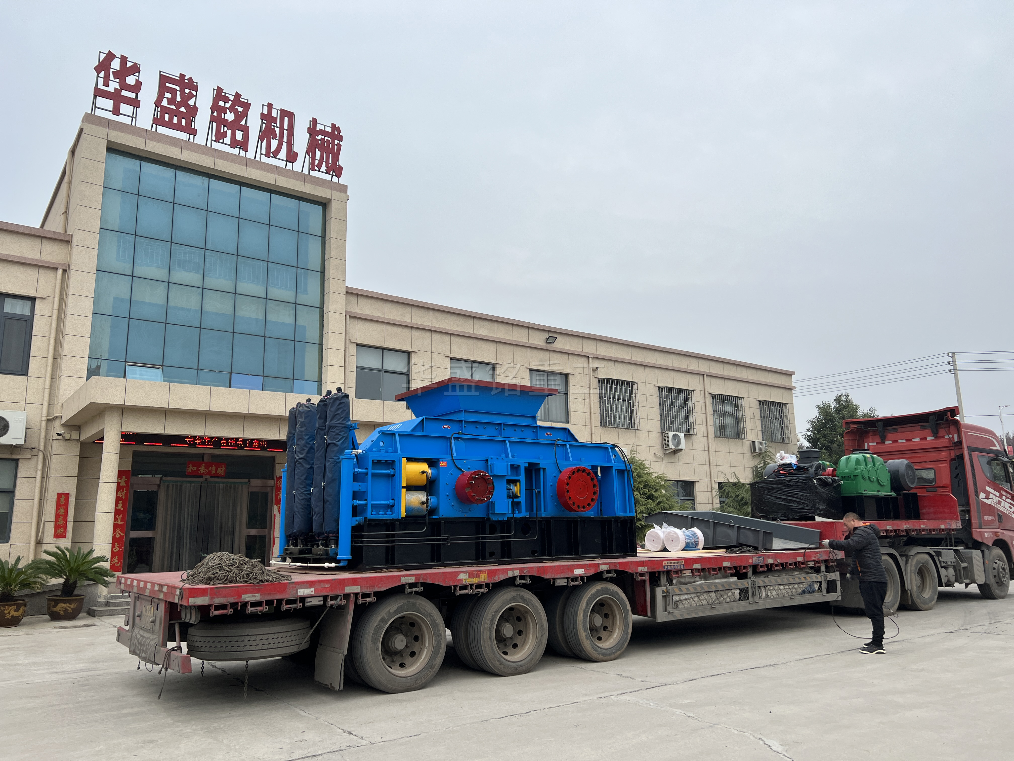 1510型液壓對輥破碎（suì）機