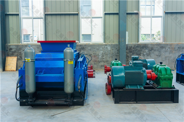 小（xiǎo）型對輥機