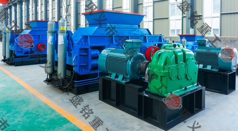 液壓對輥破(pò)碎機,大型液(yè)壓對輥(gǔn)破碎機,全自動(dòng)液壓對輥式(shì)破碎機,大(dà)型數控破碎機廠家