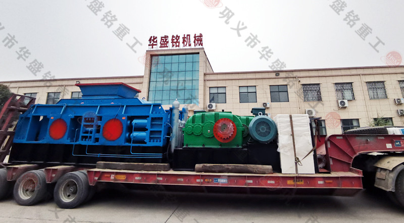 每小（xiǎo）時200噸對輥製砂機發往天津