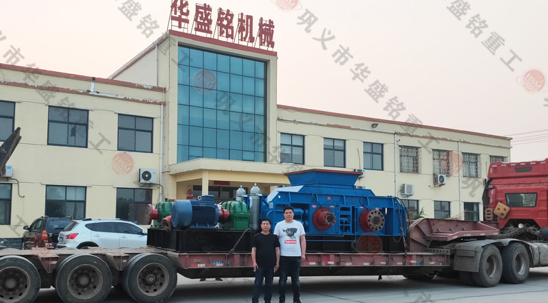 大型液壓對輥破碎機發貨現場（chǎng）