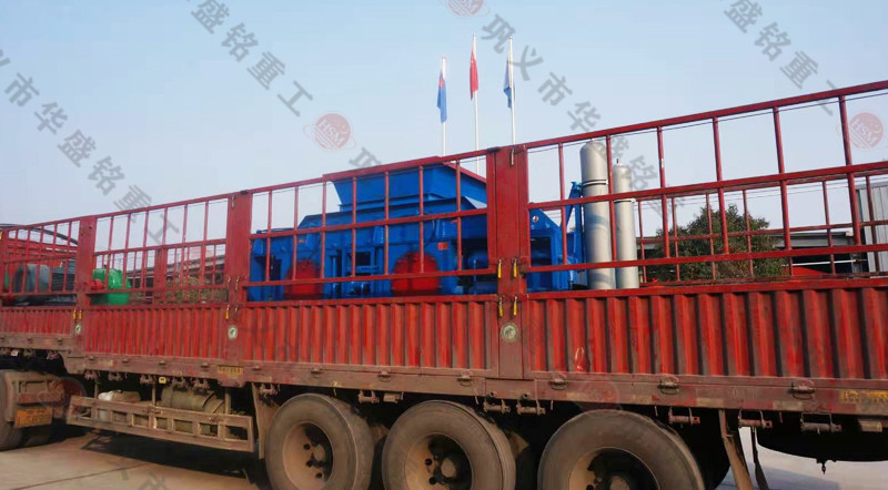 華盛（shèng）銘液壓對輥（gǔn）製砂機發往雲南