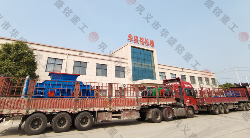 華盛銘（míng）液壓對輥製砂機發往雲南