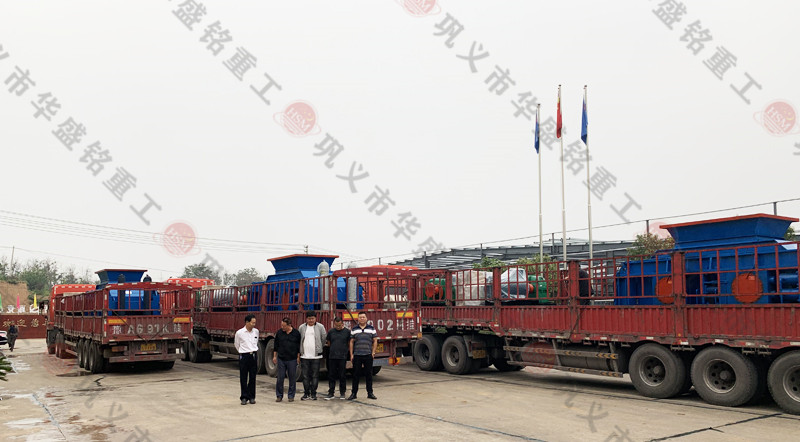 3台(tái)1510對輥破碎機(jī)順利裝車完工