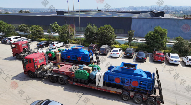 大型(xíng)液壓對輥破碎機