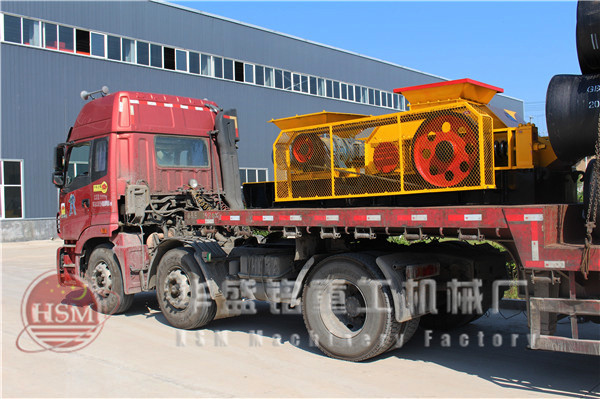 彩砂對輥破（pò）碎機