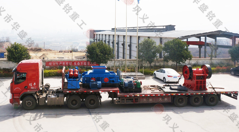 大（dà）型液壓對輥破碎機生產線發往（wǎng）西（xī）藏（cáng）