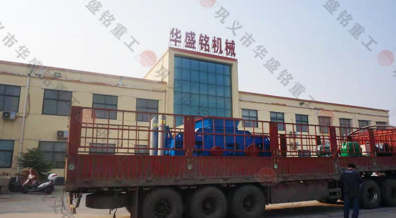 兩台2PGY1810對輥製砂（shā）機裝（zhuāng）車發往福建泉州