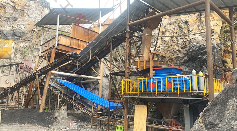 時產（chǎn）150噸對輥製砂生產線